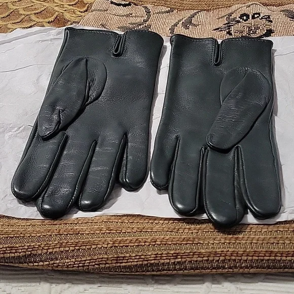GucciAuthentic Dk.Green Gloves